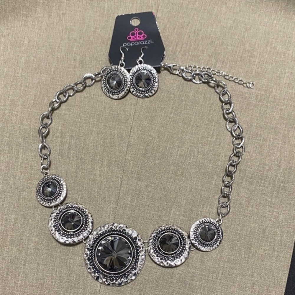 Paparazzi Silver Necklace and earrings set!
